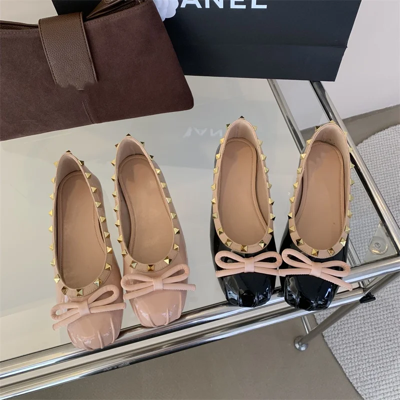 

Butterfly-Knot Rivets Mary Jane Sapatos Femininos De Luxo Square Toe Patent Leather Zapatos Mujer Flat Sole Shoes Women Sweet