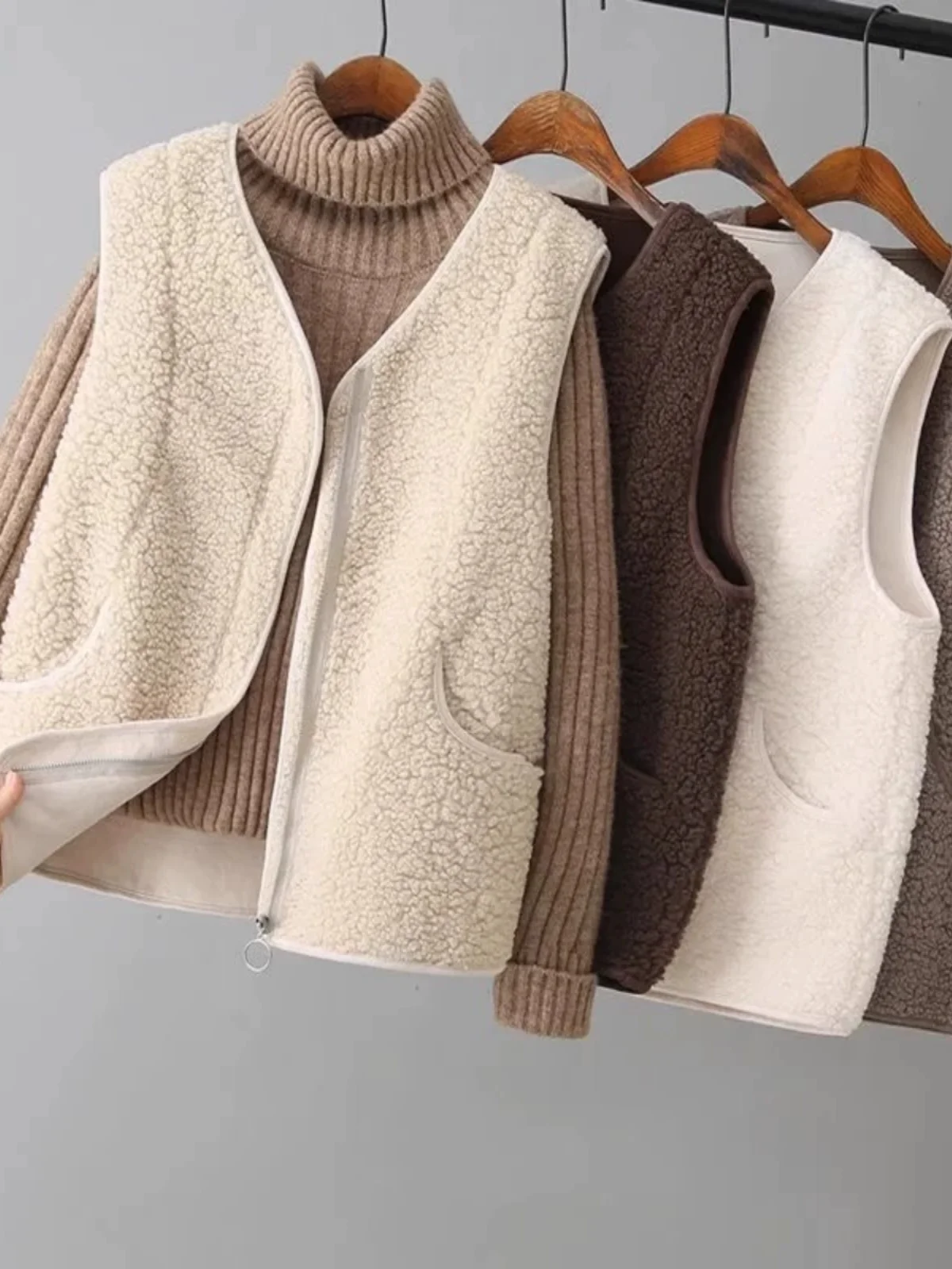 

Ladies' Fashionable Lamb Fur Jacket Outerwear Winter Coat Vintage Style Button Detail Loose Fit Shape Suitable Vest Top