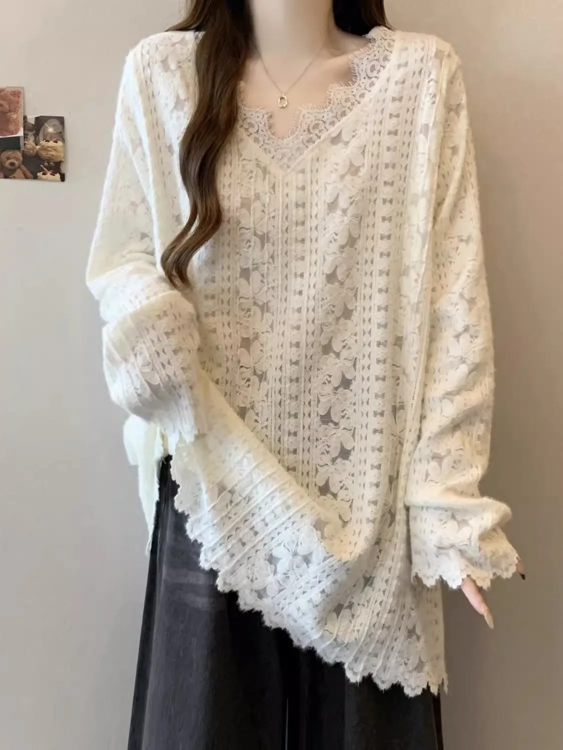 플러스 사이즈 300 파운드 여성용 롱 슬리브 V넥 레이스 봄 패션 엉덩이 커버 슬리밍 탑 한국 스타일 루즈핏