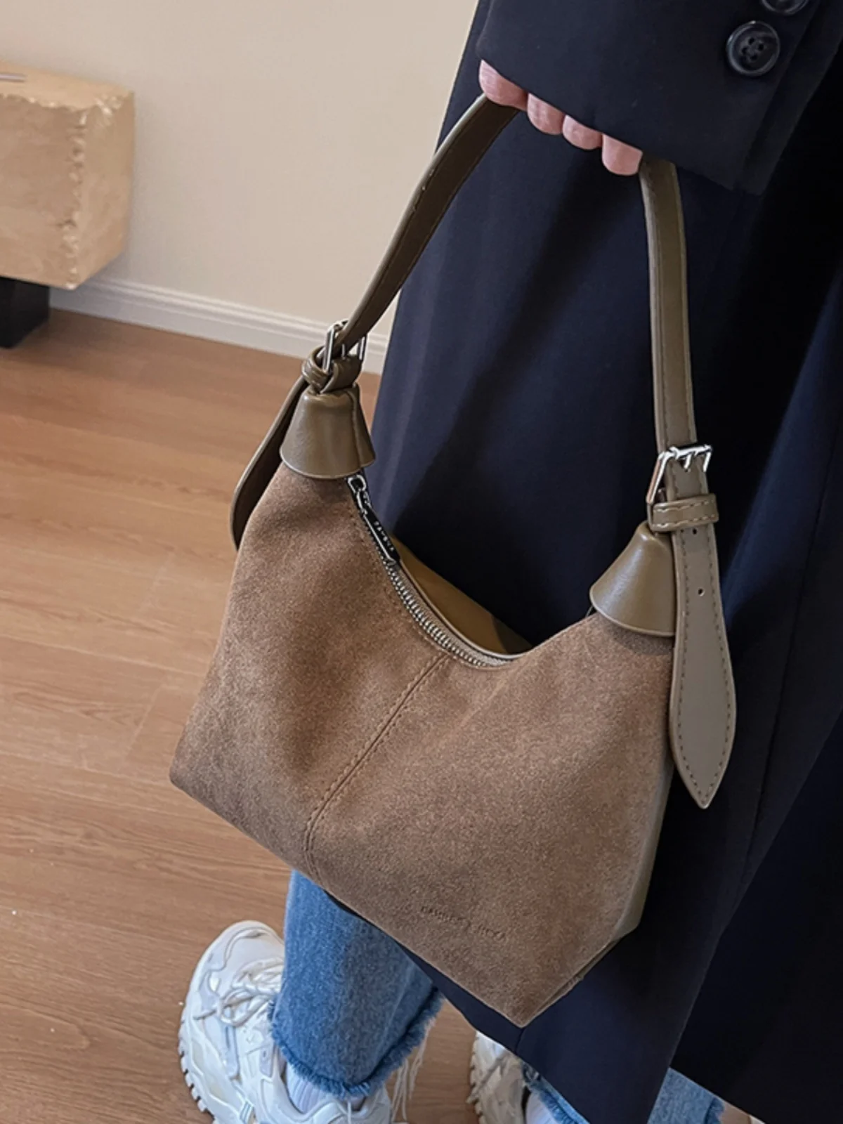 Autumn/Winter Niche Design Suede Bags 2023 New Women\'s Bags Popular Crossbody Bags Shoulder Underarm Bags