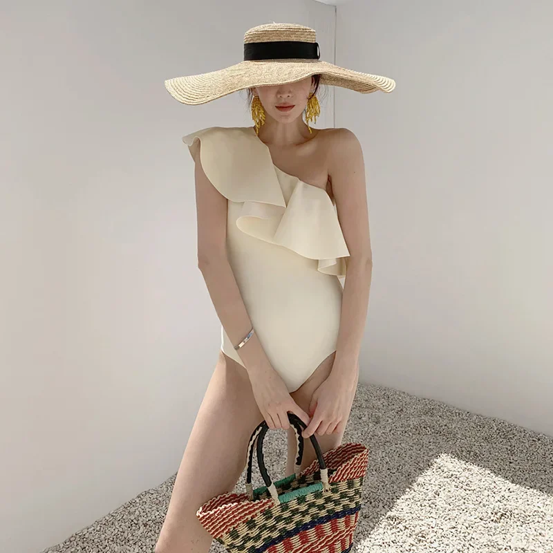 

2025 Beige One Piece Swimsuit Women Swimwear Sexy Chest Padded Ruffle One Shoulder Korea Monokini Bodysuit Beach Bathing Suit