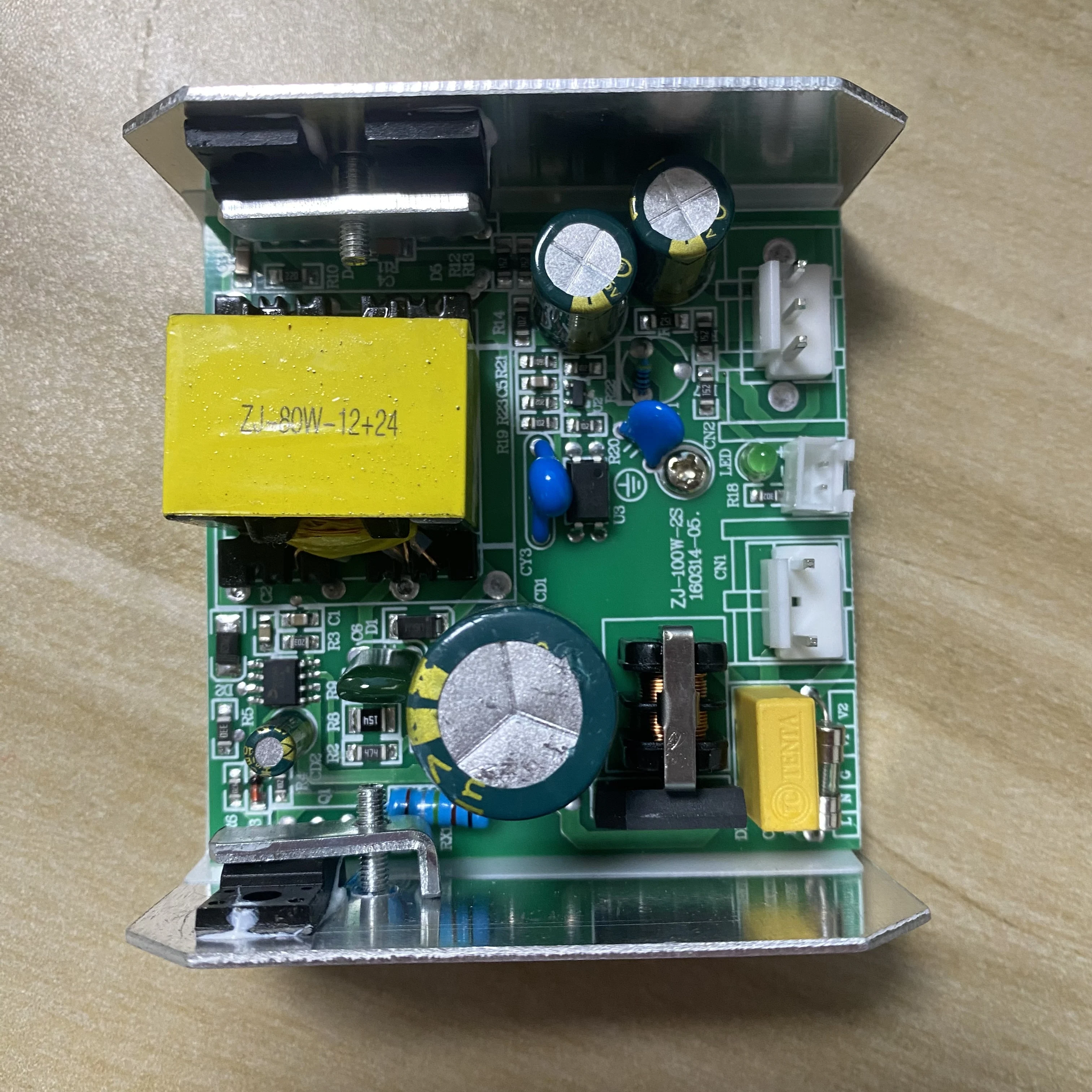 

zj-80w-12v-24v 7X10W Светодиодный источник питания с подвижной головкой 24V12V