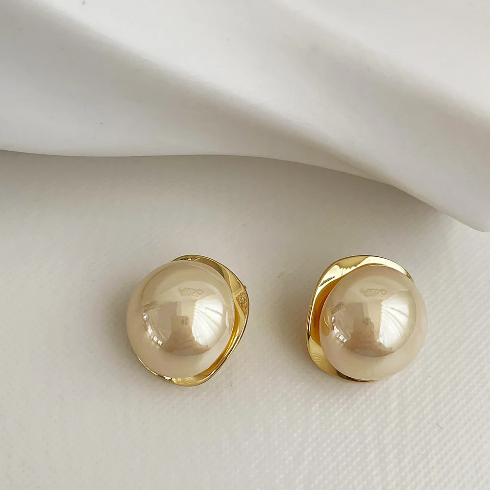 2023 New Korean Version Light Luxury Simple Elegant Golden Pearl Stud Earrings For Women Fashion Cute Metal Jewelry Party Gifts