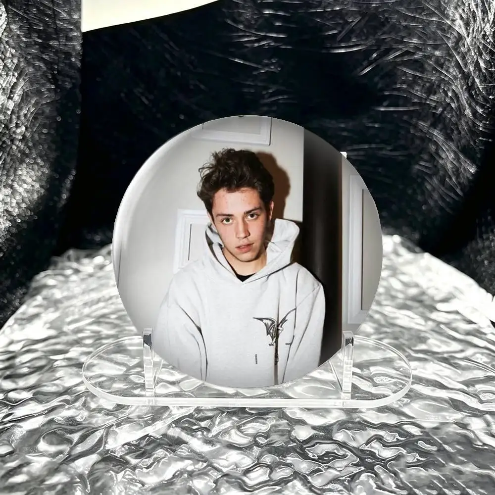Ethan Cutkosky S-Shameless Brooch Metal Decorative Brooch Pins for Backpack Clothes Jacket Accessories,Souvenir.