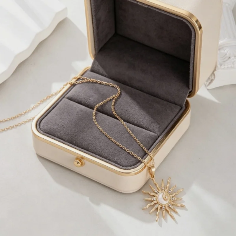 2026 Shining Rhinestone Unique Design Sun Star Moon Three In One Pendant Necklace Retro Women's Daily Versatile Party Jewelry