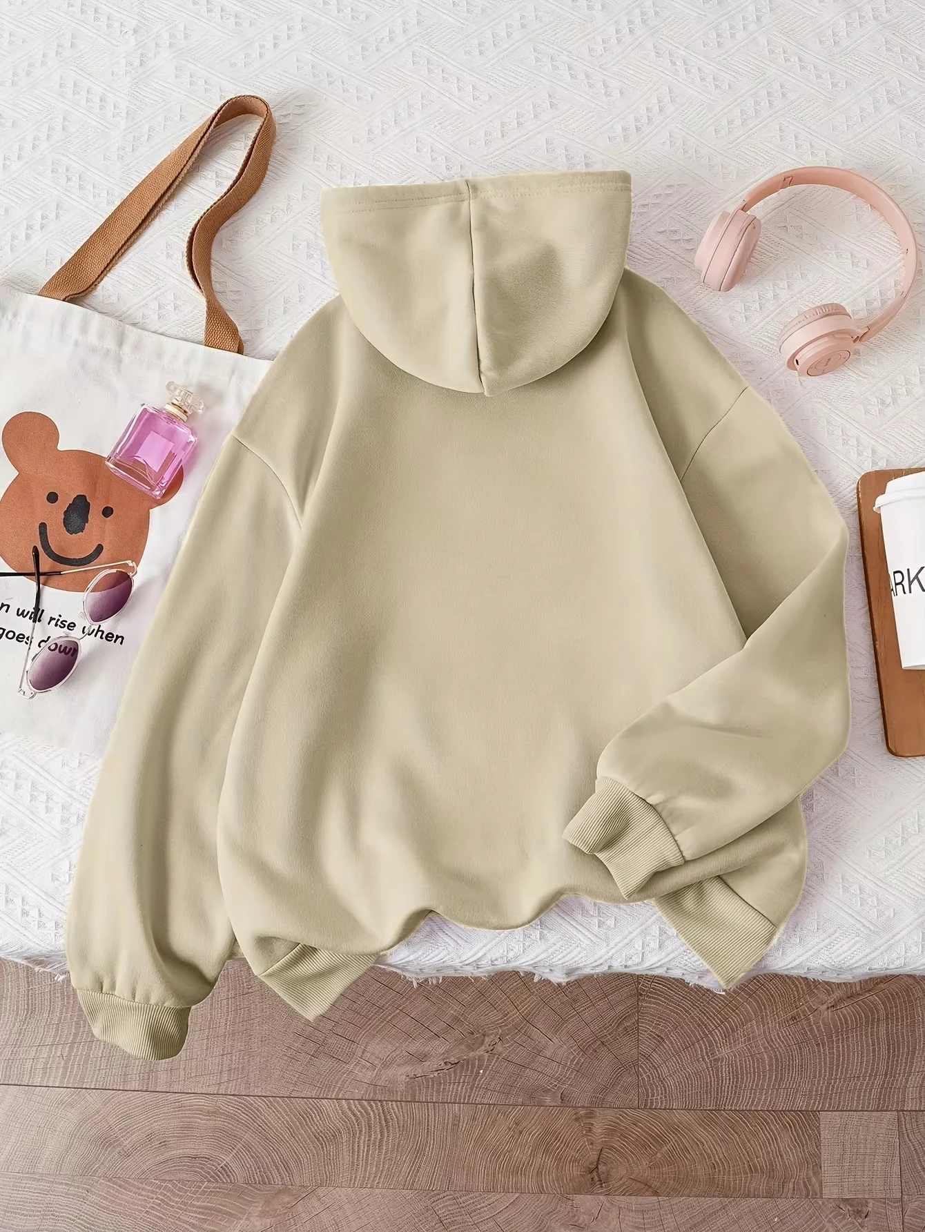Lässiger, stilvoller Damen-Hoodie mit Buchstabenmuster, langärmelig, Pullover-Modell mit Kängurutaschen, bequemes, stilvolles, minimalistisches Design. – Detail 13