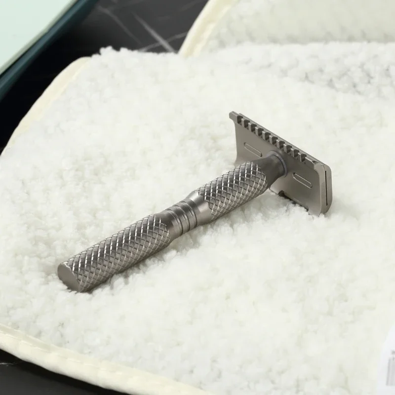 YAQI Ghost 90DC Cross Grain Pattern Titanium Light Weight Safety Razor 0.90mm Blade Gap For Mens Accurate Shaving Essential Tool