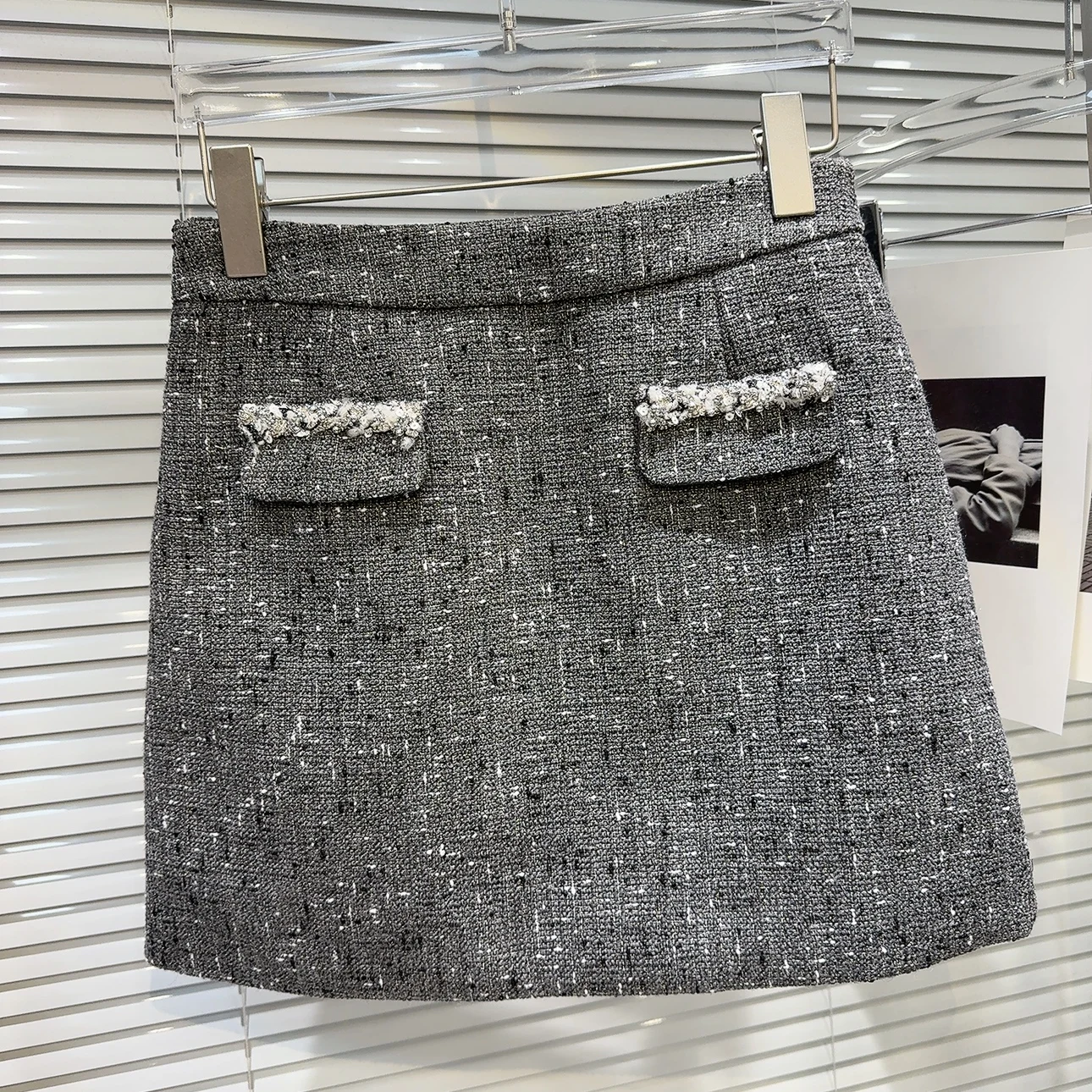 

Spring 2026 Pearl Embellied ort A-Line Skirt with ket Design Thi Tweed Celebri Ladies Faion French Sle Skirt