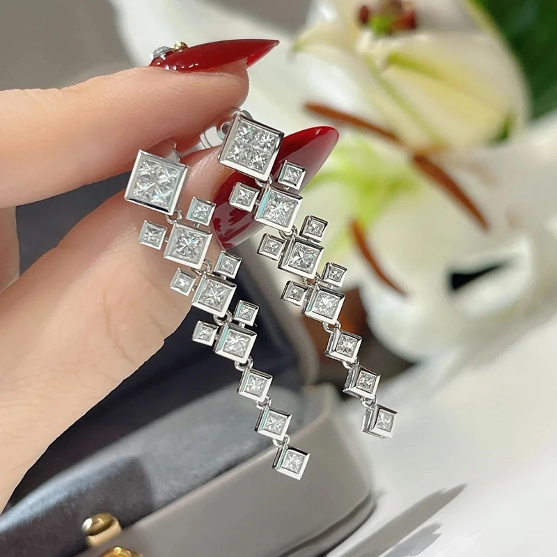 Huitan Anmutige lange Tropfenohrringe für Frauen mit glänzendem Zirkonia, schicker Hochzeitsschmuck, modischer Ohrschmuck