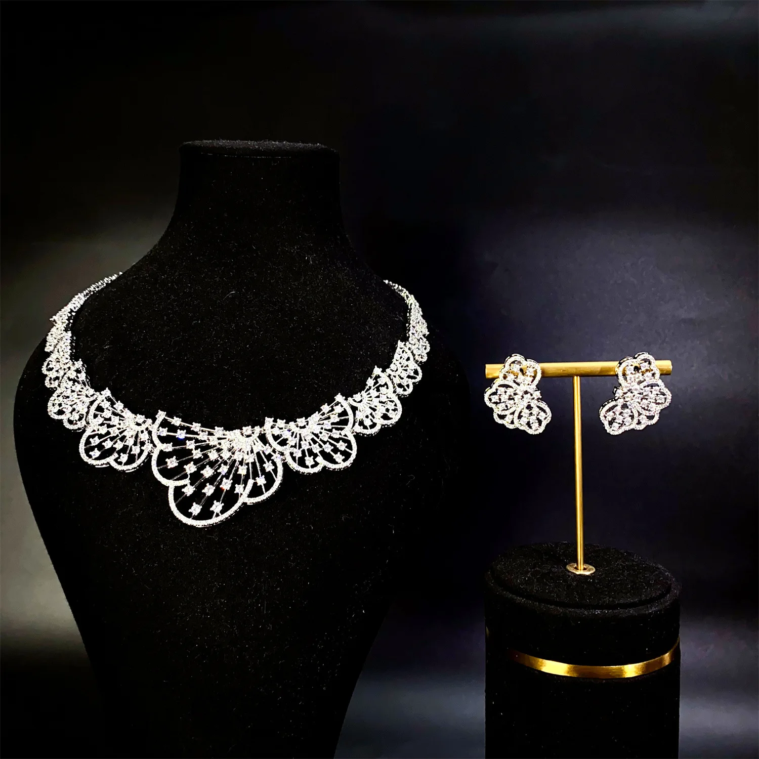 HIBRIDE Luxury Full Diamonds Luminous Zirconia Dubai Women's Necklace Earrings Fan Set Summer Event Prom Holiday Wedding S-665
