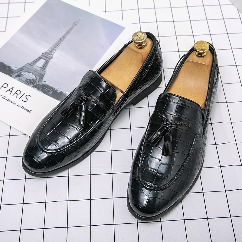 Fashion Tassel Loafers Men Wedding Shoes Black Formal Business Evening Dress Slip-on Leather Shoes Casual Shoes Platform Shoes