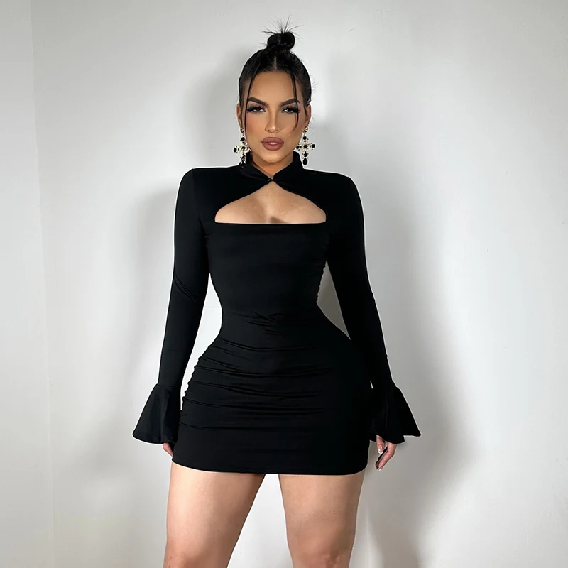 Dameskleding Uitlopende korte jurken met lange mouwen trend 2025, Herfst winter sexy mini uitgehold Elegante laag uitgesneden zwarte strakke jurk