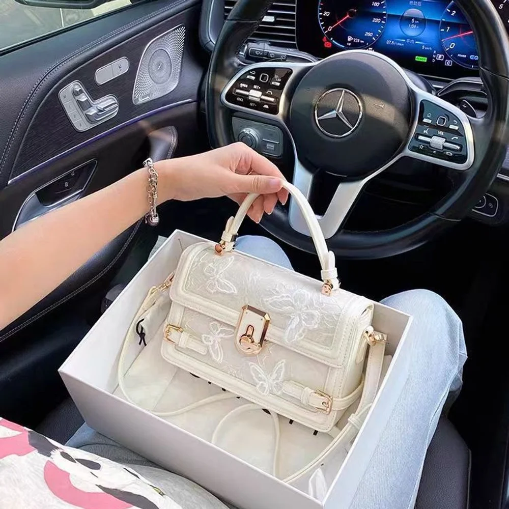 

Новая сумка с бантом 2025, подходит для работы и поездок на работу, сумка-мессенджер, маленькая квадратная сумка (без коробки)