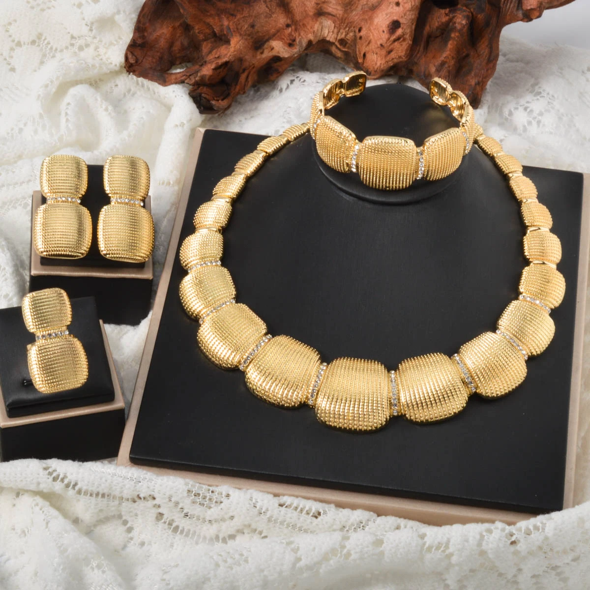 

Copper Gold Plated Dubai Jewelry Set Luxury Wedding and Banquet Jewelry 4PCS Necklace Bracelet Earrings Ring Set Gift