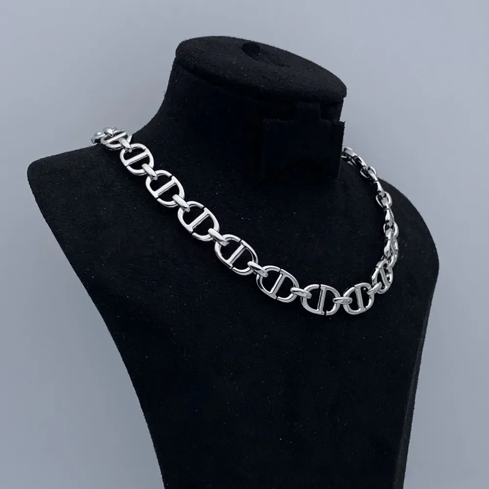 2025 قلادة كلاسيكية جديدة فاخرة بحروف عتيقة هدية متعددة الاستخدامات لذكرى الحبيب #4