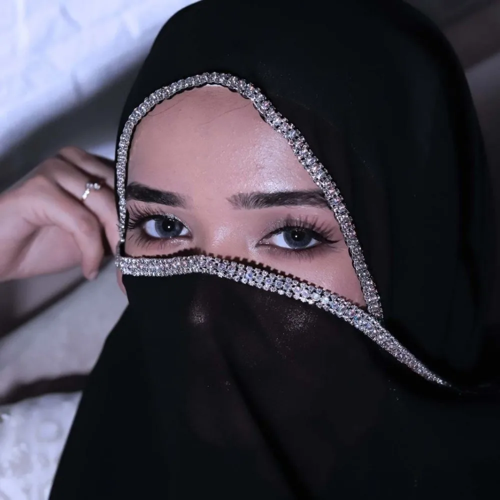 

Hijab Scarf Solid Color Ethnic Style Scarf Sparkling Rhinestones Brim Islamic Turban Thin Bandana Headscarf Female