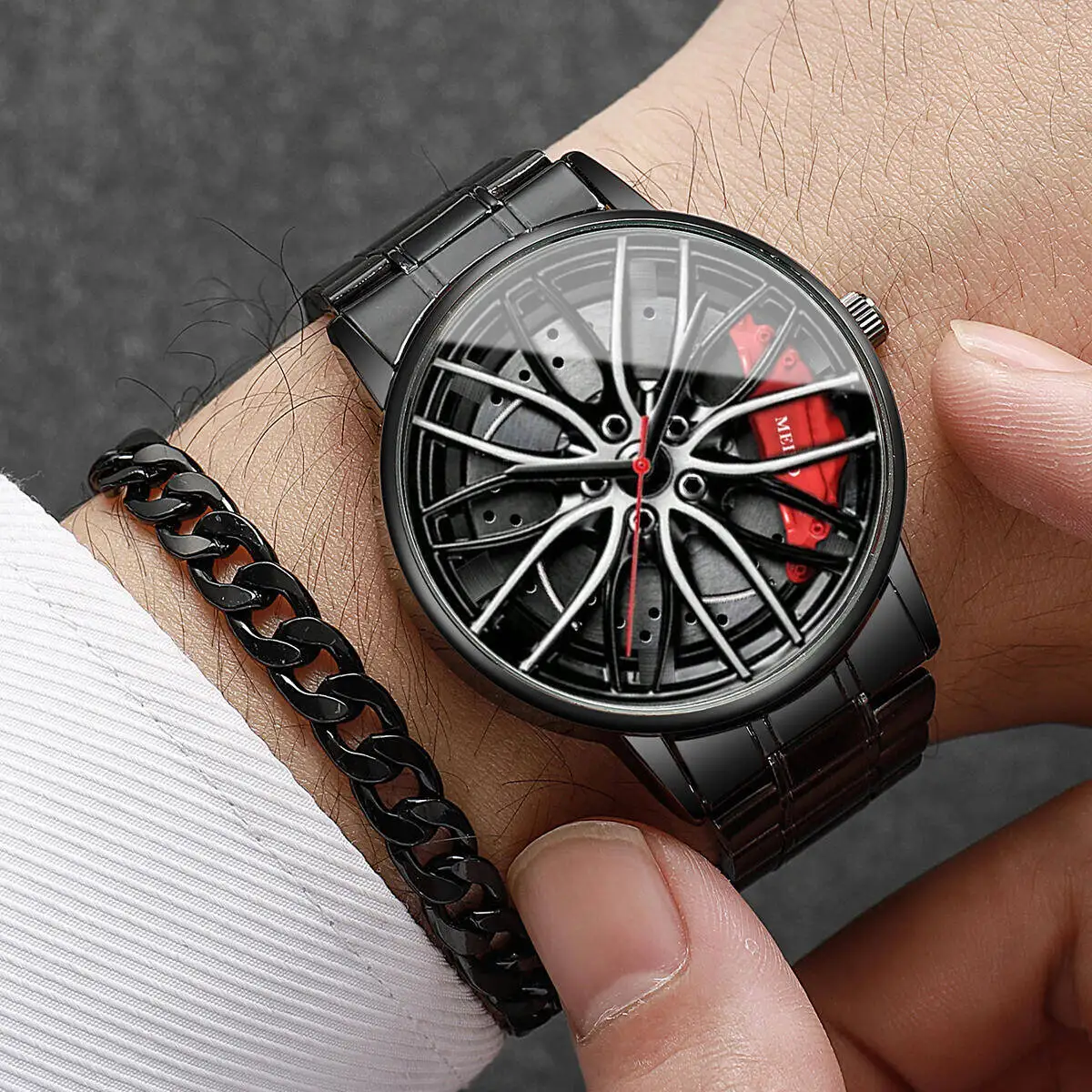 2/4PCS 남자 스포츠 시계 패션 3D 자동차 바퀴 다이얼 스테인레스 스틸 밴드 쿼츠 시계 남자 시계 팔찌 세트 (상자 제외)