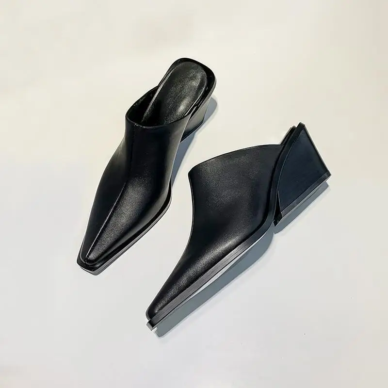 Muli per le donne 2024 scarpe punta quadrata su una zeppa pantofole femminili diapositive di lusso mocassini basso nuovo Designer Cover Block Heels