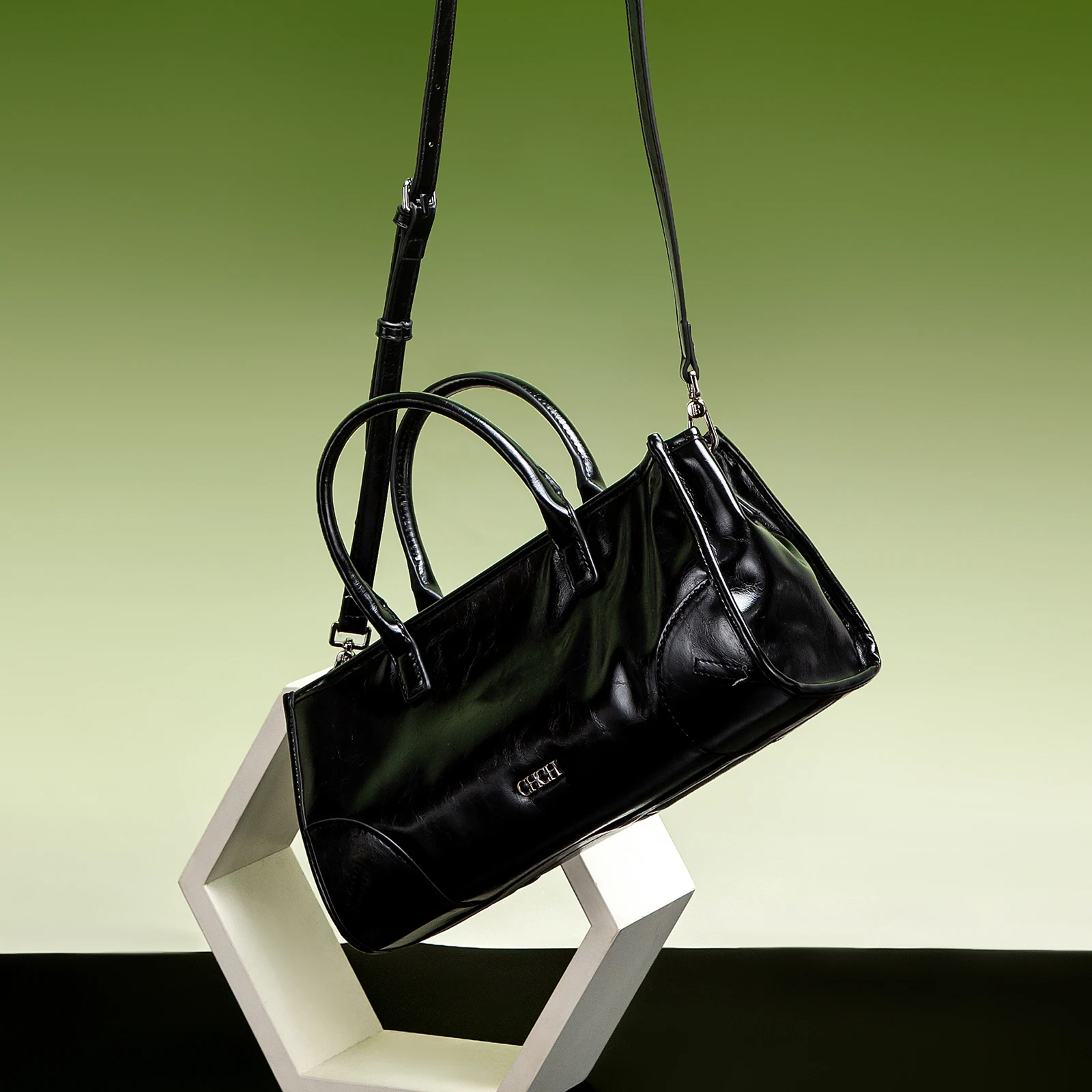 Sac à bandoulière classique rétro pour femmes, sac à bandoulière de grande capacité, couleur unie, nouvelle collection 2025