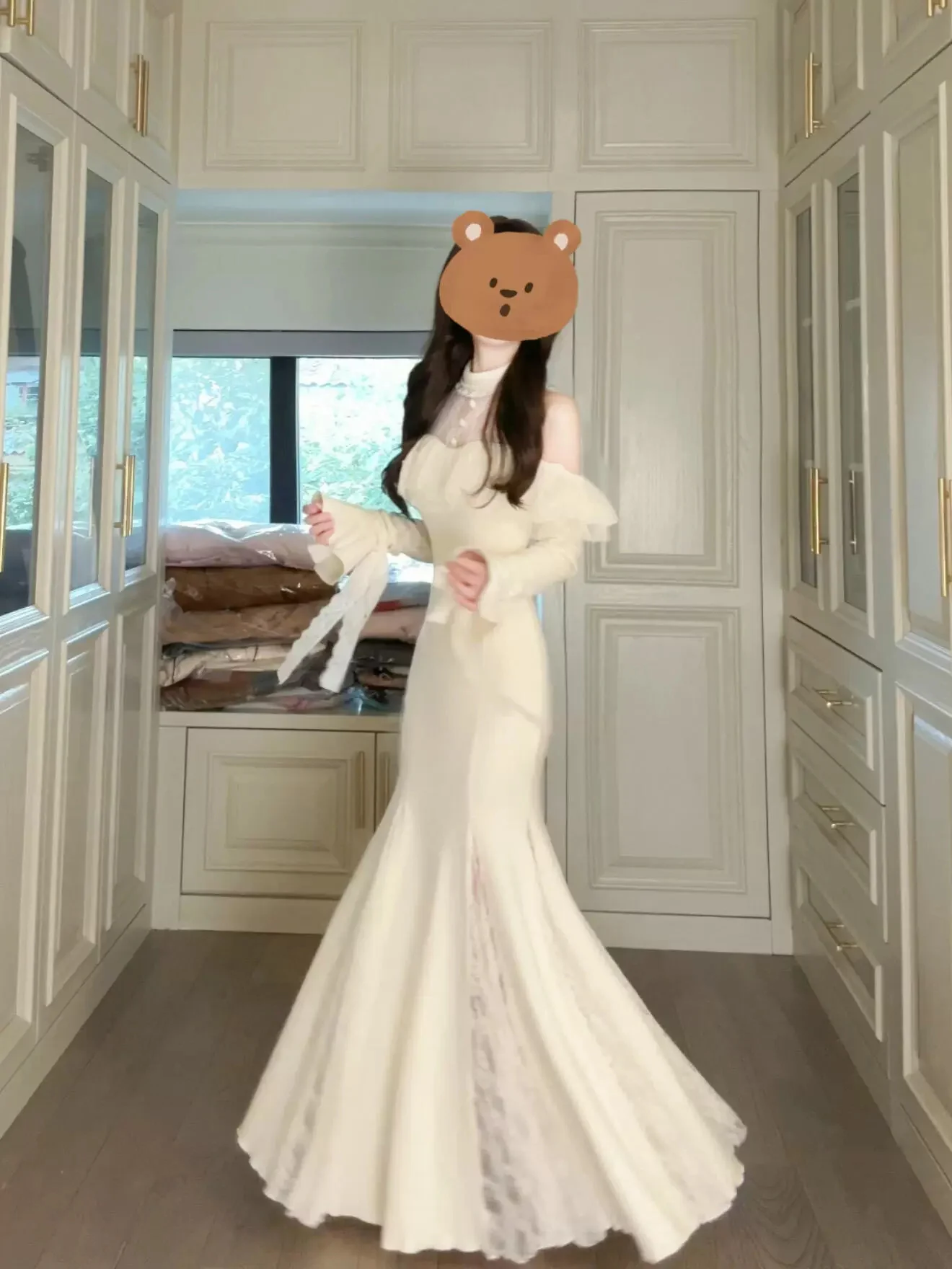 

Элегантное женское зимнее платье больших размеров с кружевными вставками, высокой талией, открытыми плечами, фасоном «рыбий хвост», в горошек, из полиэстера