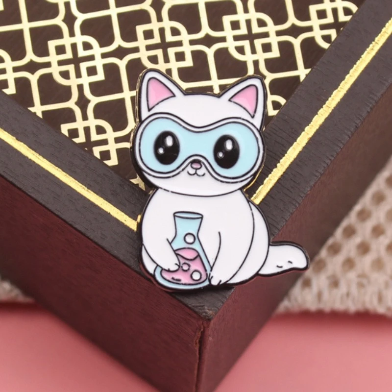 Small animal chemist shaped pin, cartoon cute cat and dog fixed clothes accessories metal badge