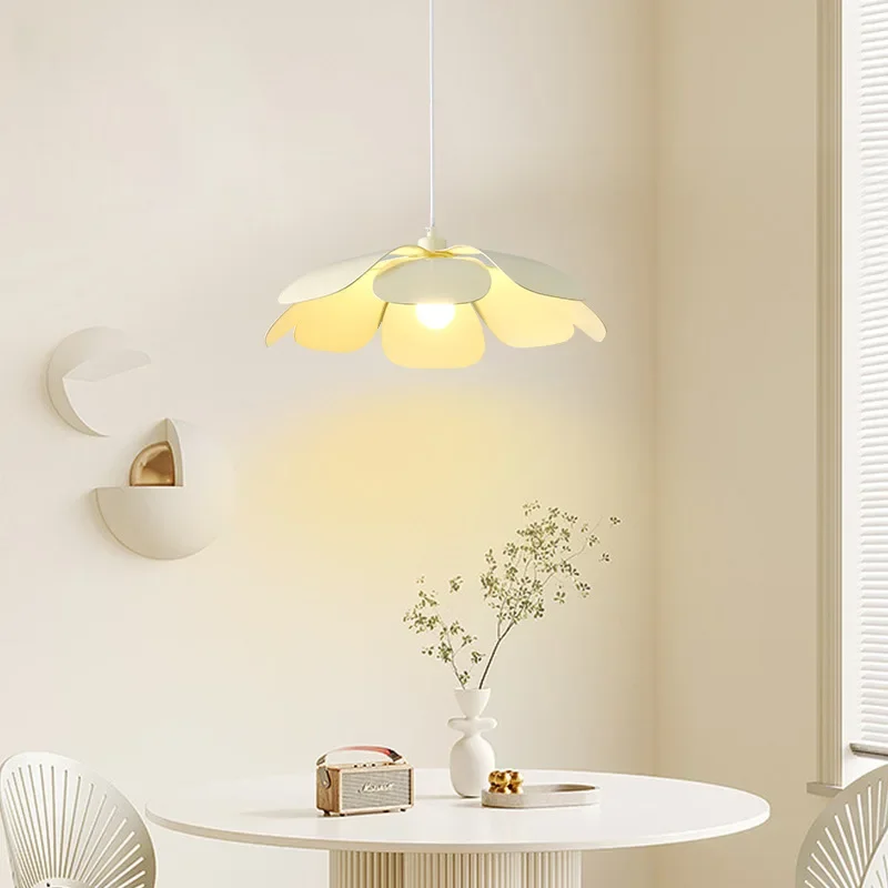 GHJUYIOL Creative retro Japanese restaurant chandelier living room bedroom restaurant dining table light petal warm room lightin