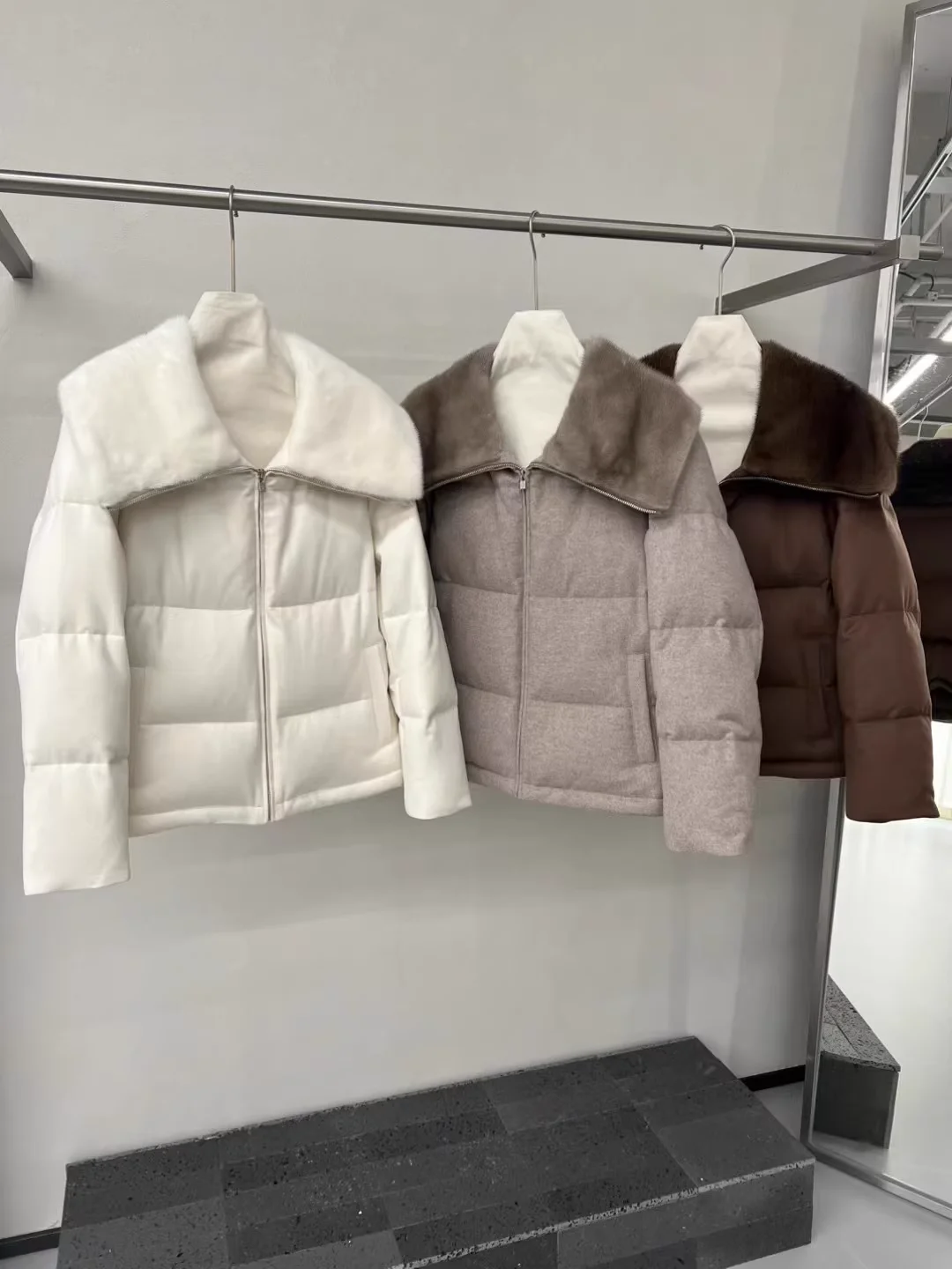 

Women's Mink Fur Collar Coat Winter 2025 Turn-down Collar Long Sleeve Loose Wool Silk Down Jacket