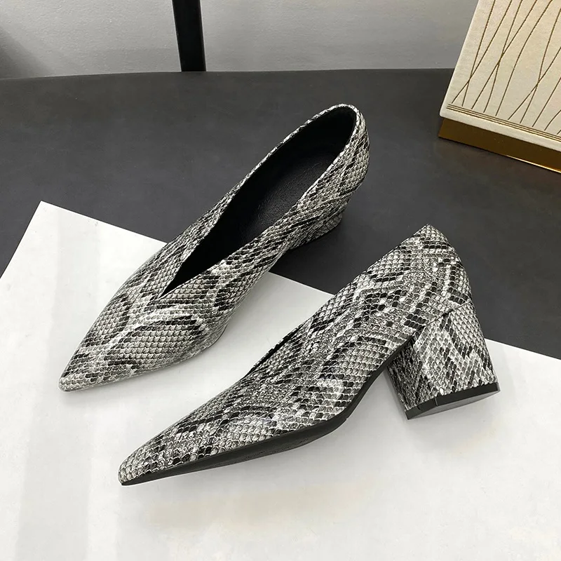 

Vintage Autumn V Cut Design Chunky Heels Elegant Fashion Retro Ladies Shoes Pointed Toe Snakeskin Dress Shoes Zapatos De Mujer