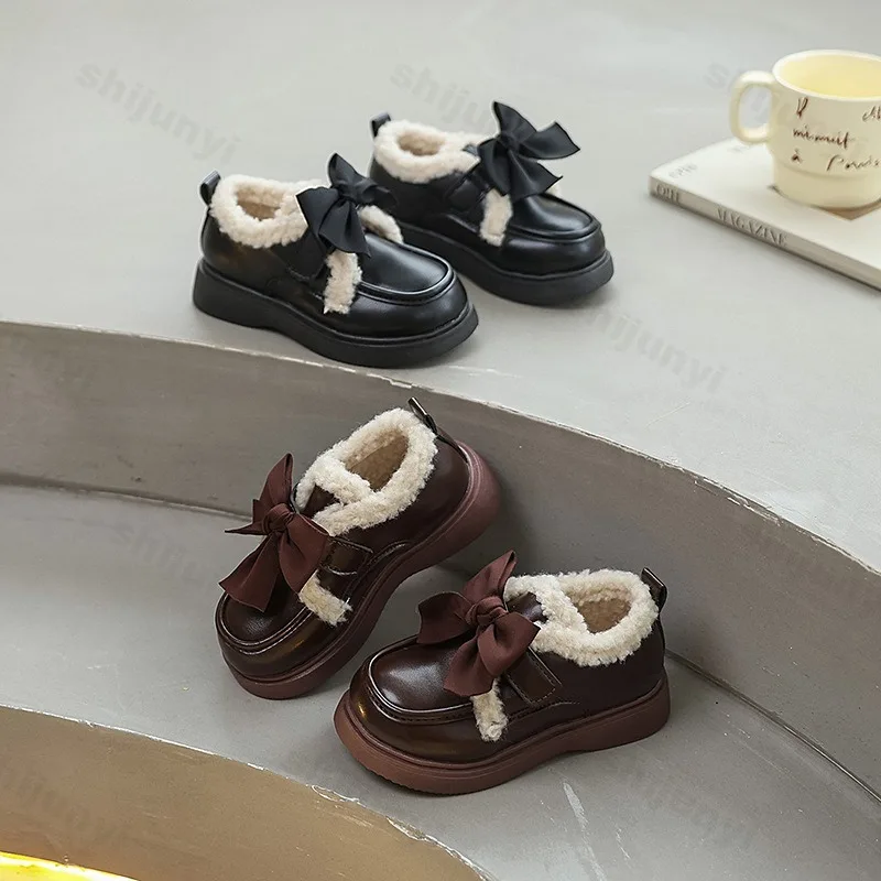 

Зимняя детская хлопковая обувь, новинка 2023 года, обувь принцессы для девочек, модная мягкая нескользящая универсальная детская кожаная обувь в британском стиле