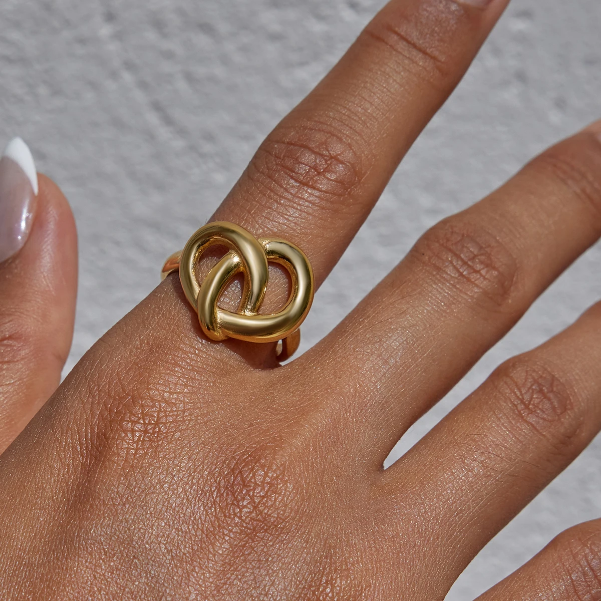 يوري مميزة على شكل قلب عجبة الصوغار هندسية الجوف الدائري 18K الذهب اللون PVD مطلي الملمس المعدني الوافدين مجوهرات اكسسوارات #5