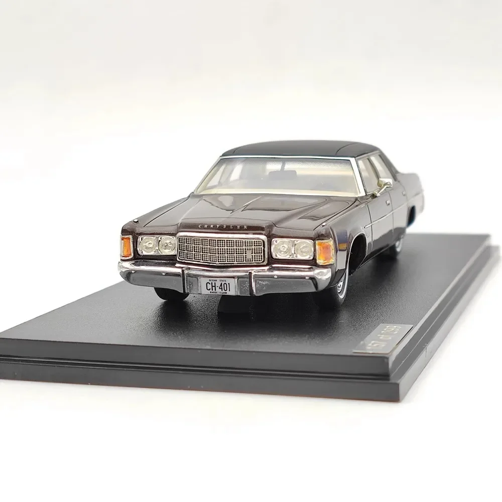 GLM 1/43 Scale Chrysler Newport 1974 Resin Car Model Out of Stock Finished Simulation Collection Vehicle Model Gift Toy