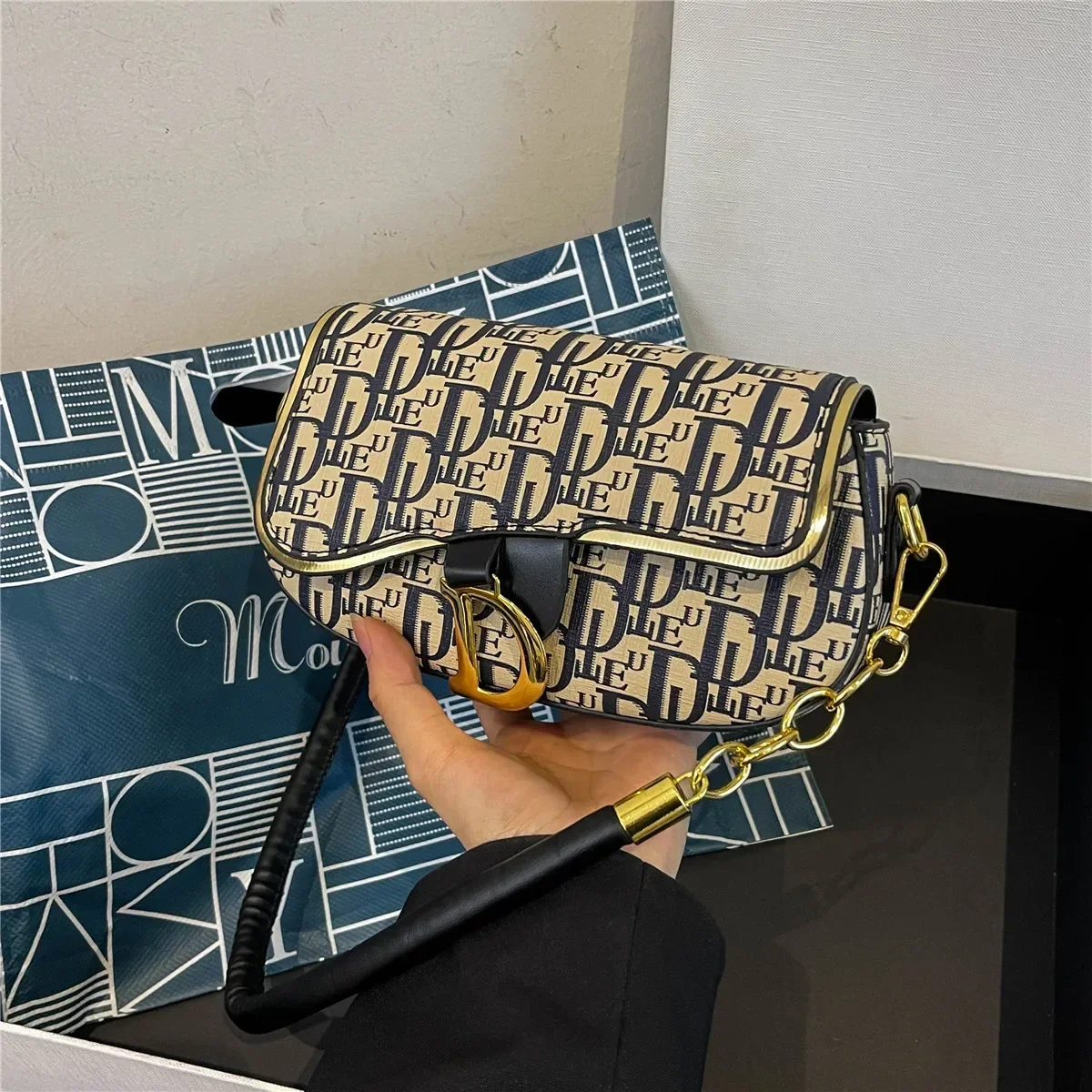 

Stylish Large Capacity Crossbody Bag Women's Minimalist Leather Handbag Vintage Designer Casual Commuter Tote