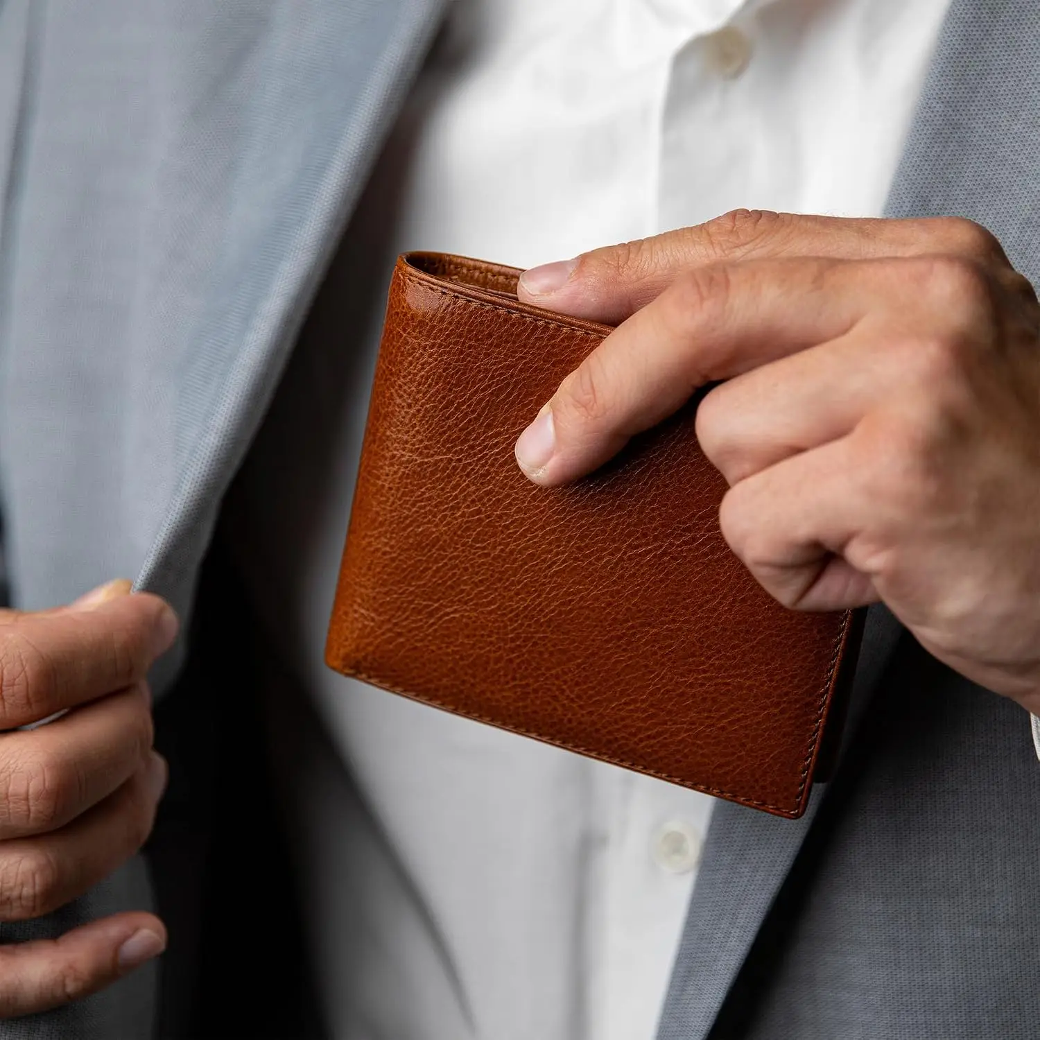 Genuine Leather Men's Wallet - Minimalist Wallet Design with Credit Card Holder, Magnetic Coin Holder, and Cash Slots