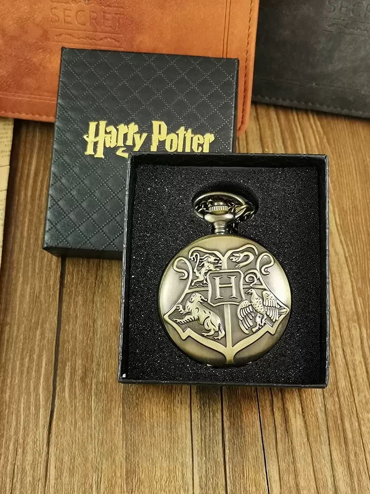 Harries Potters Peripheral Pocket Watch Men\'s Retro Hogwarts Badge Flip Cover Quartz Pocket Watch Necklace Gryffindor Clock Gift