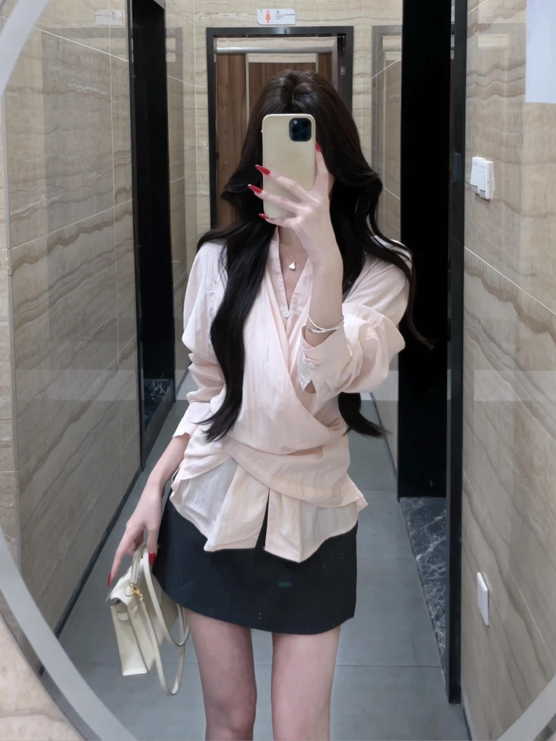 

Розовый топ с V-образным вырезом и длинными рукавами для женщин, весенняя модная модель с плиссировкой, подчеркивающей талию, стройнящий, уникальный, в стиле «сладкий и острый»