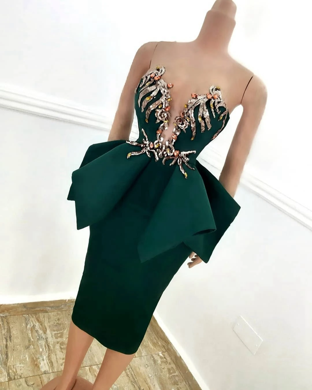 Sexy Hunter Greeen Party Dresses Backless Strapless V Neck Sequins Crystals Beaded Puffy Trumpet Cocktail Dress Knee Length