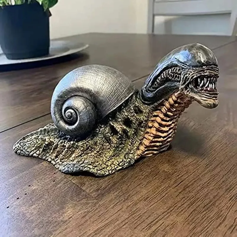 Variation Snail Statue, Resin Evil Snail Sculpture Alien Lover\'s New Favorite Home Office Decoration Garden Outdoor Decoration