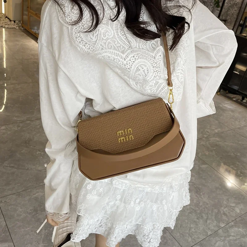 

Современная и модная женская сумка через плечо, элегантная женская сумка, роскошная сумка через плечо с дизайнерским буквенным логотипом.