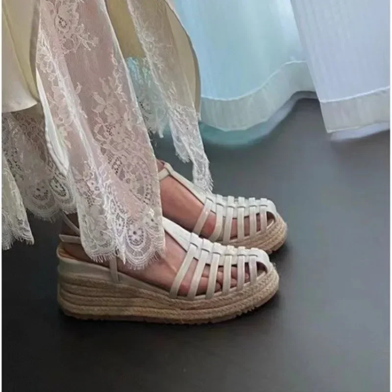 2024 Hollow Flat Heel Gladiator Sandals for Women Closed Toe Hemp Rope Sandals for Women Summer Casual Beach Sandals for Women