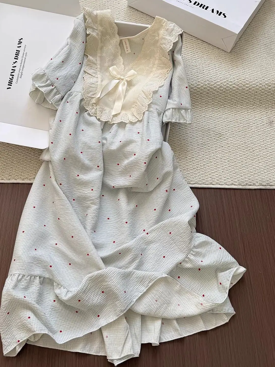Vestido de Dormir Plus Size Casual Leve para Casa com Bojo, Estilo Único com Laço Borboleta e Babado para Homens e Mulheres