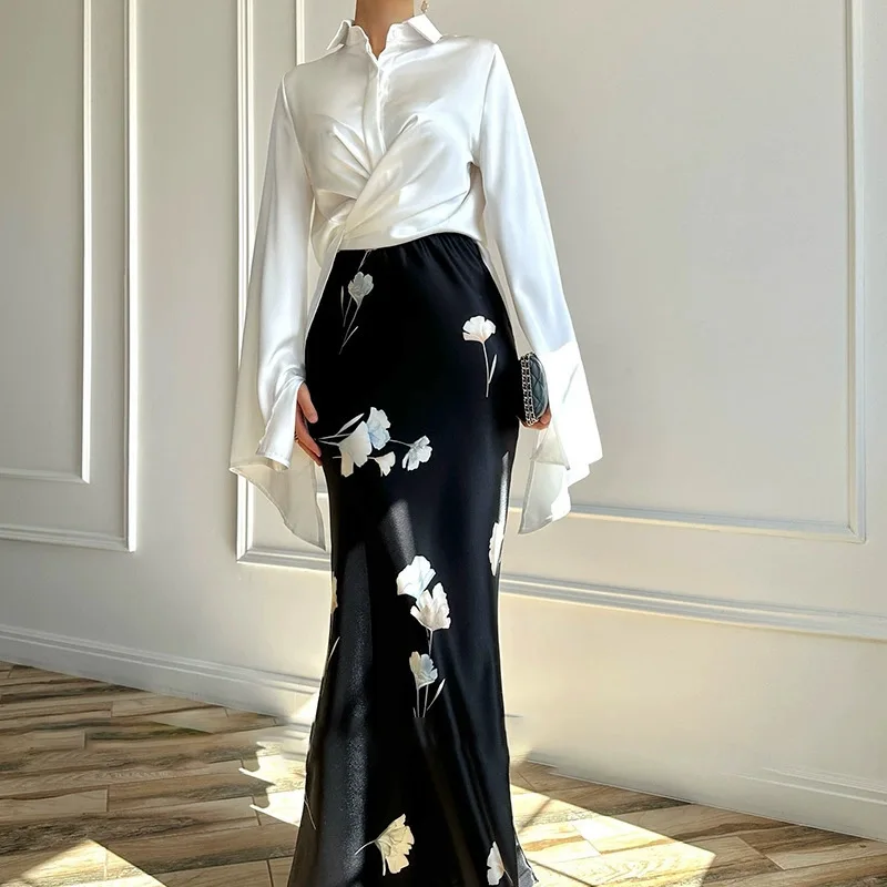 

Новинка Весна 2026: Комплект в европейско-американском стиле – женская свободная рубашка с отложным воротником, атласными рукавами-фонариками и юбка-русалка в пол облегающего силуэта