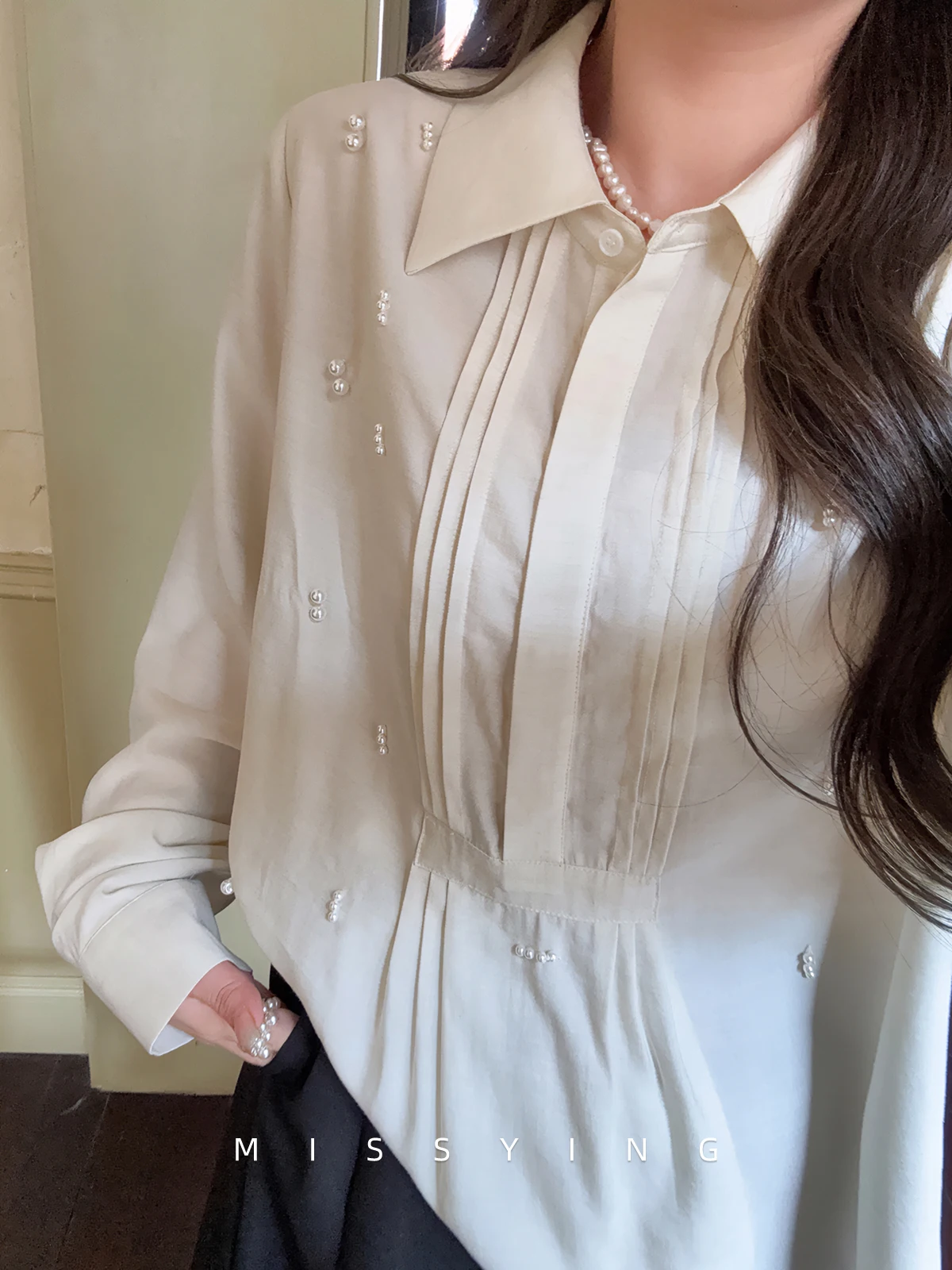 

Женская блузка из полиэфирного волокна с крупными жемчужинами, в корейском стиле, повседневная, милая, на пуговицах, с длинным рукавом, для весны и лета