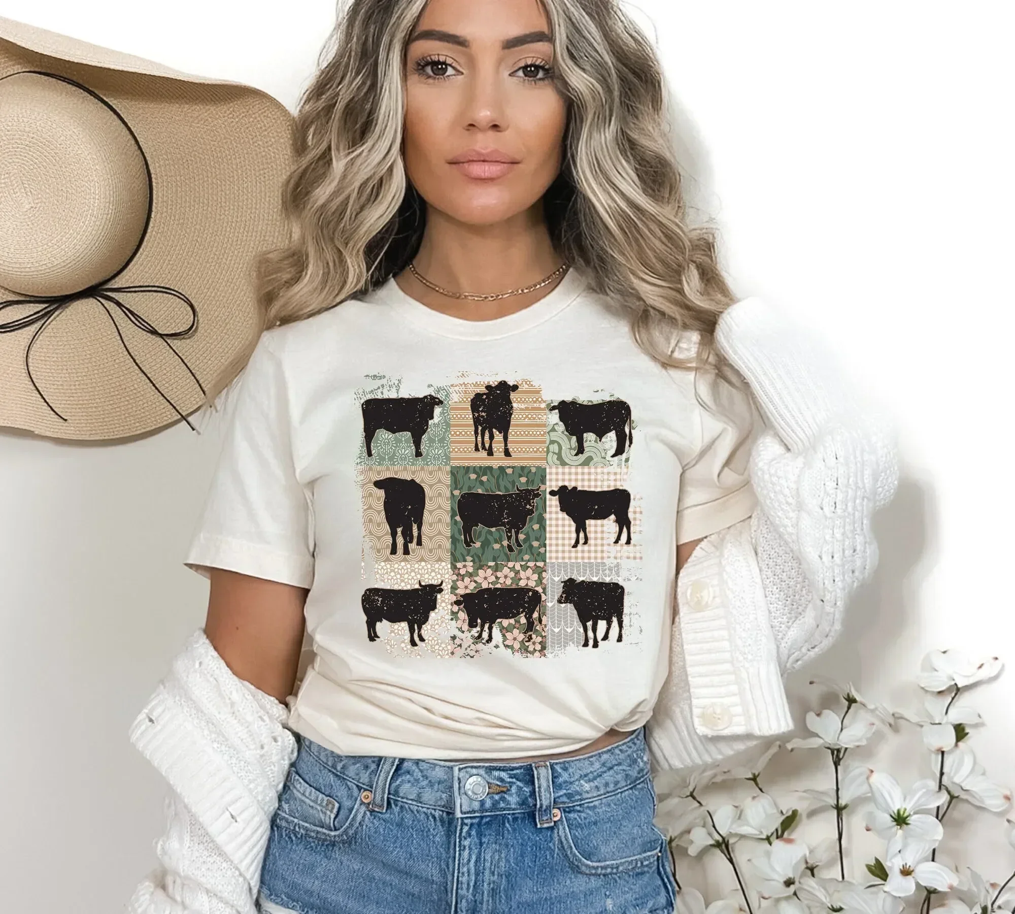 Camiseta Boho con Estampado Floral de Vacas, Estilo Retro, Chic Campestre, Estética Cottagecore, para Amantes de la Moda, para Ella, Estilo Vaquera
