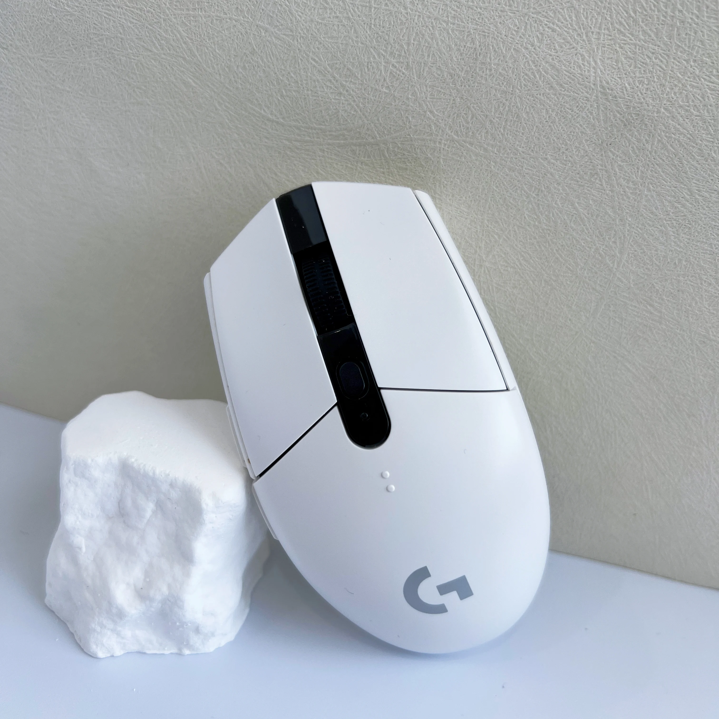 

Мышь Logitech G304/G102, технология HERO+LIGHTSPEED, 6 программируемых кнопок, точное управление с разрешением 12000 DPI.