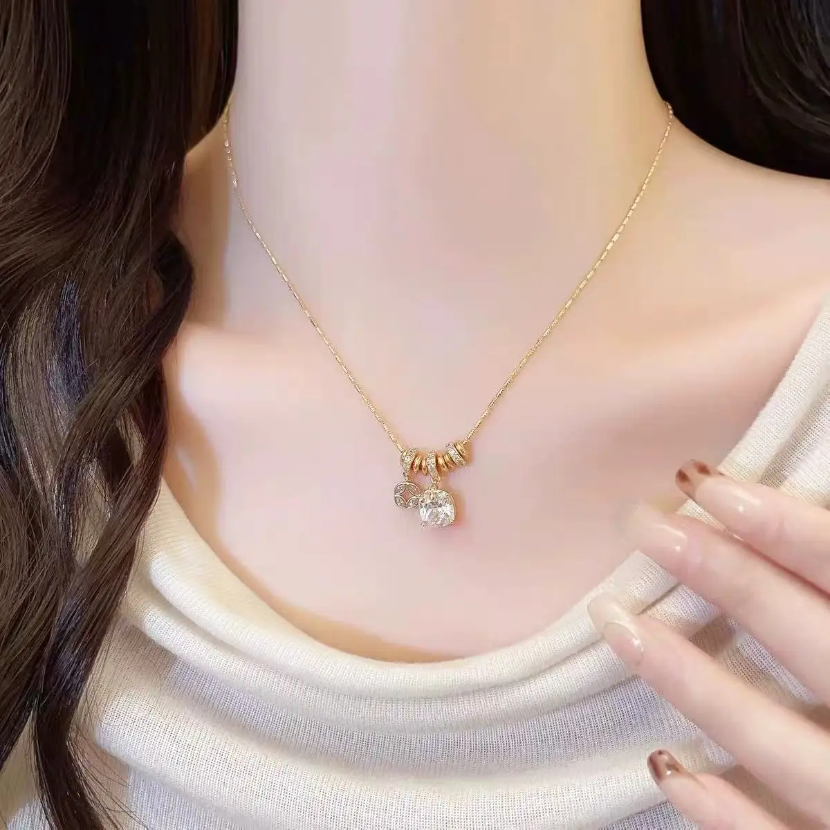 2026 Goldfarbene Perlenkette mit quadratischem Zirkonia-Anhänger, Zirkon-Charm-Halskette, minimalistisch, für Damen, Alltagsschmuck, Geschenk – Detail 6