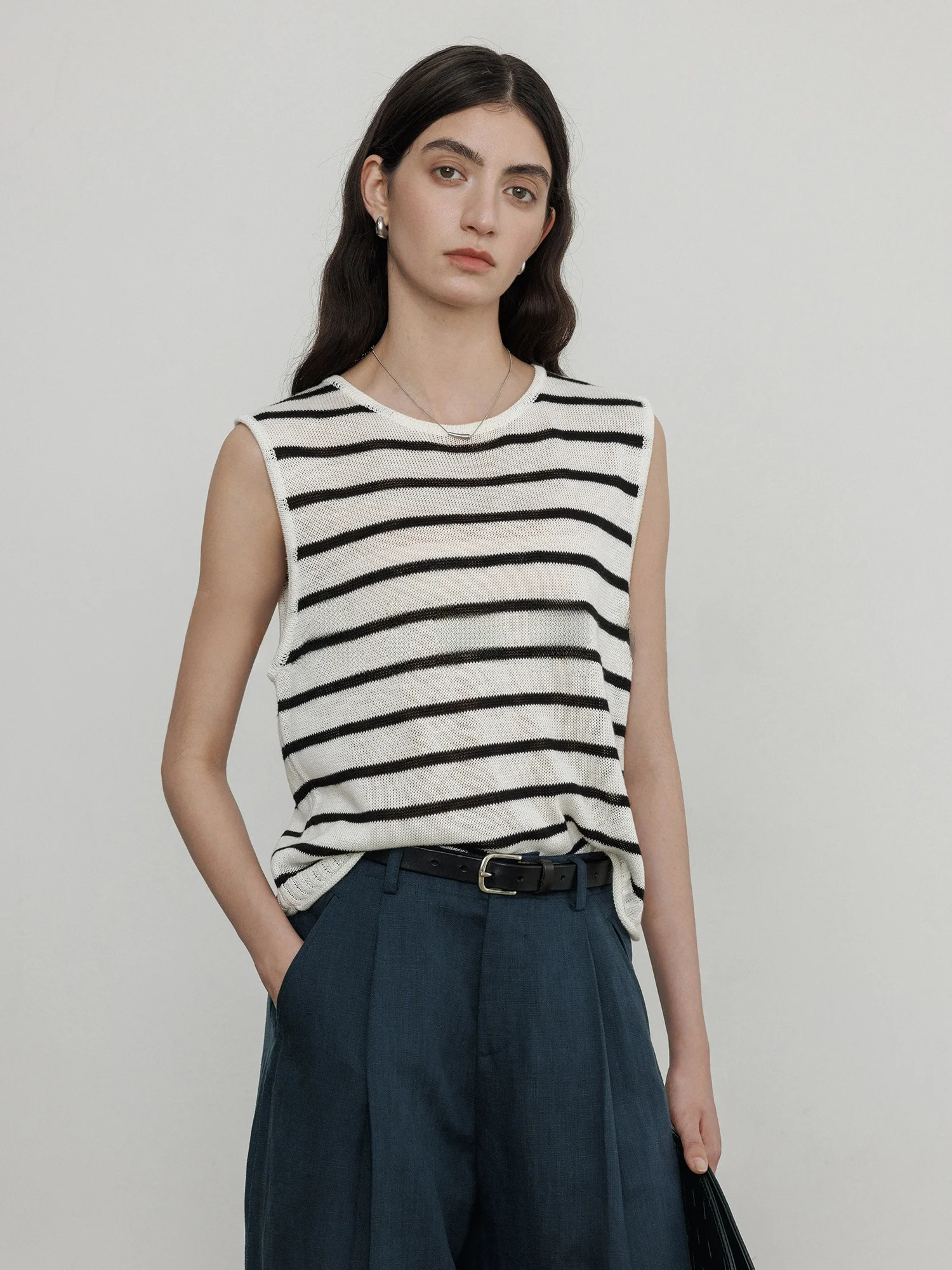 

Новинка лета: Женский вязаный жилет свободного кроя с круглым вырезом, без рукавов, в ретро-стиле, в полоску, повседневный, H-образный, для ношения под одеждой