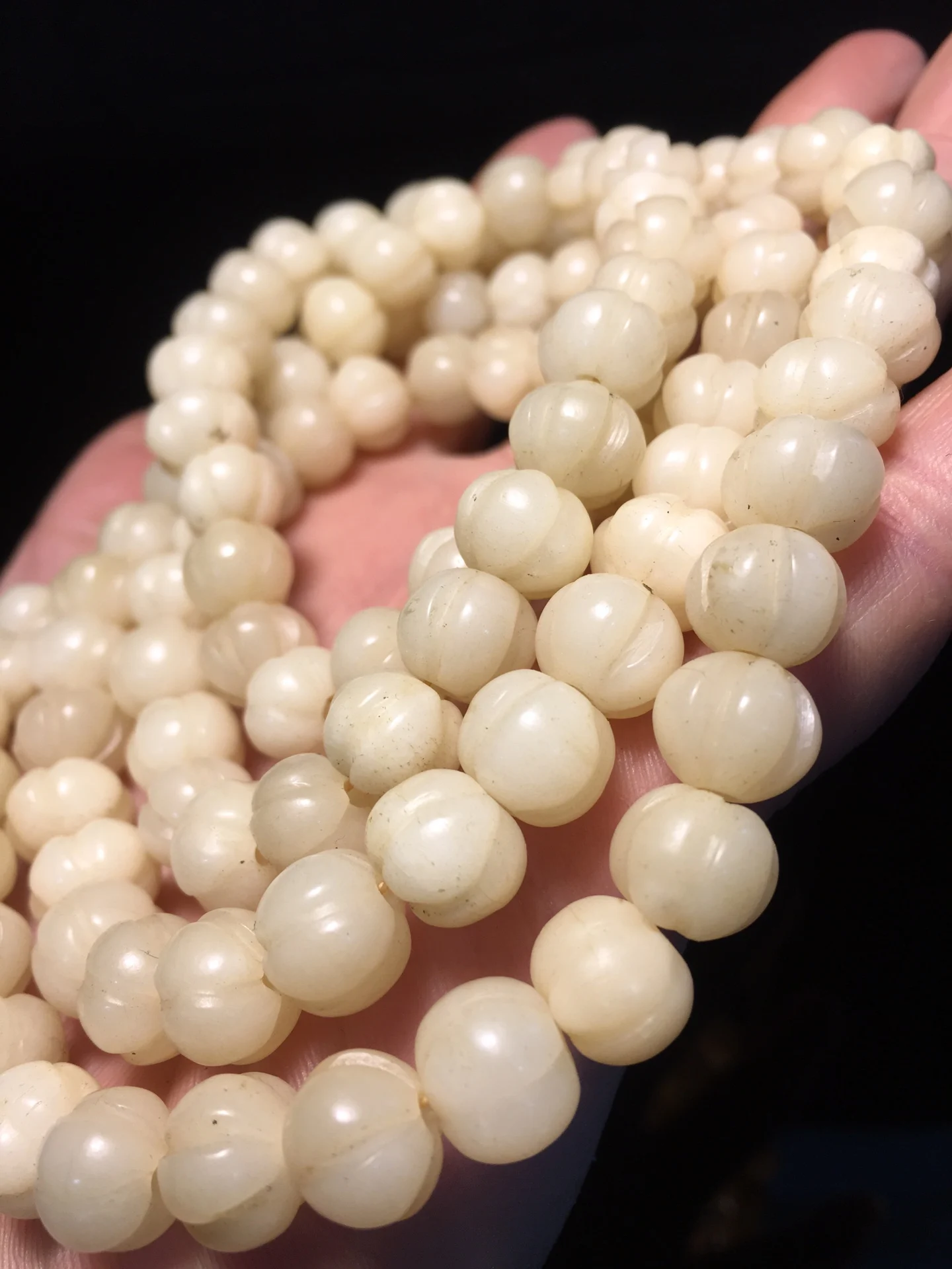 A set of 108 Buddha beads made from ox bone, featuring exquisite craftsmanship and a well-developed patina.,Free shipping