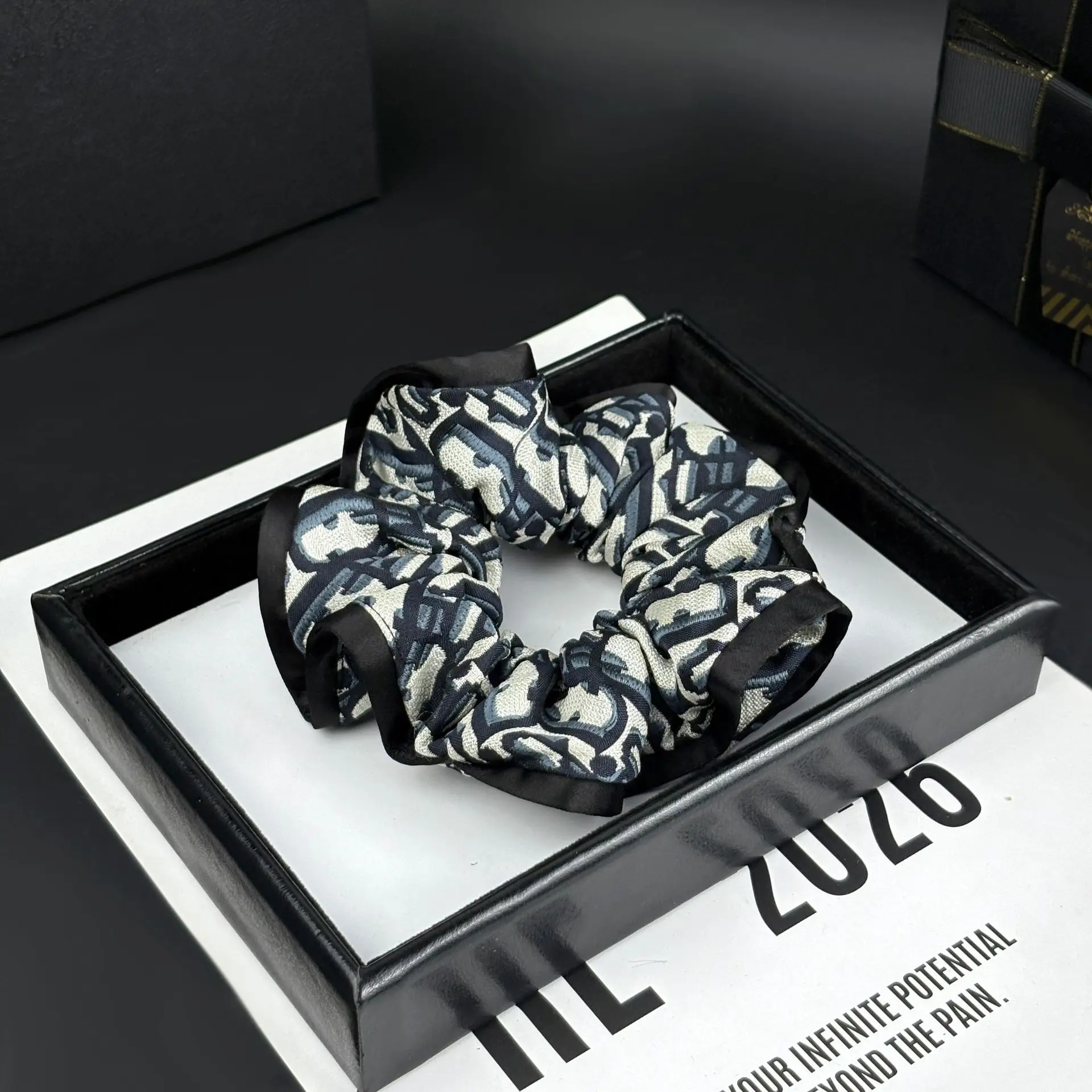 Retro temperament printed large intestine hair band women's high-end hair rope 2026 new D letter ponytail headrope