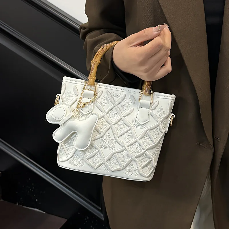 

Новая Портативная Сумка-ведро 2026 года с Вышивкой Премиум-класса, Универсальная Французская Легкая Роскошная Сумка Через Плечо/Кроссбоди