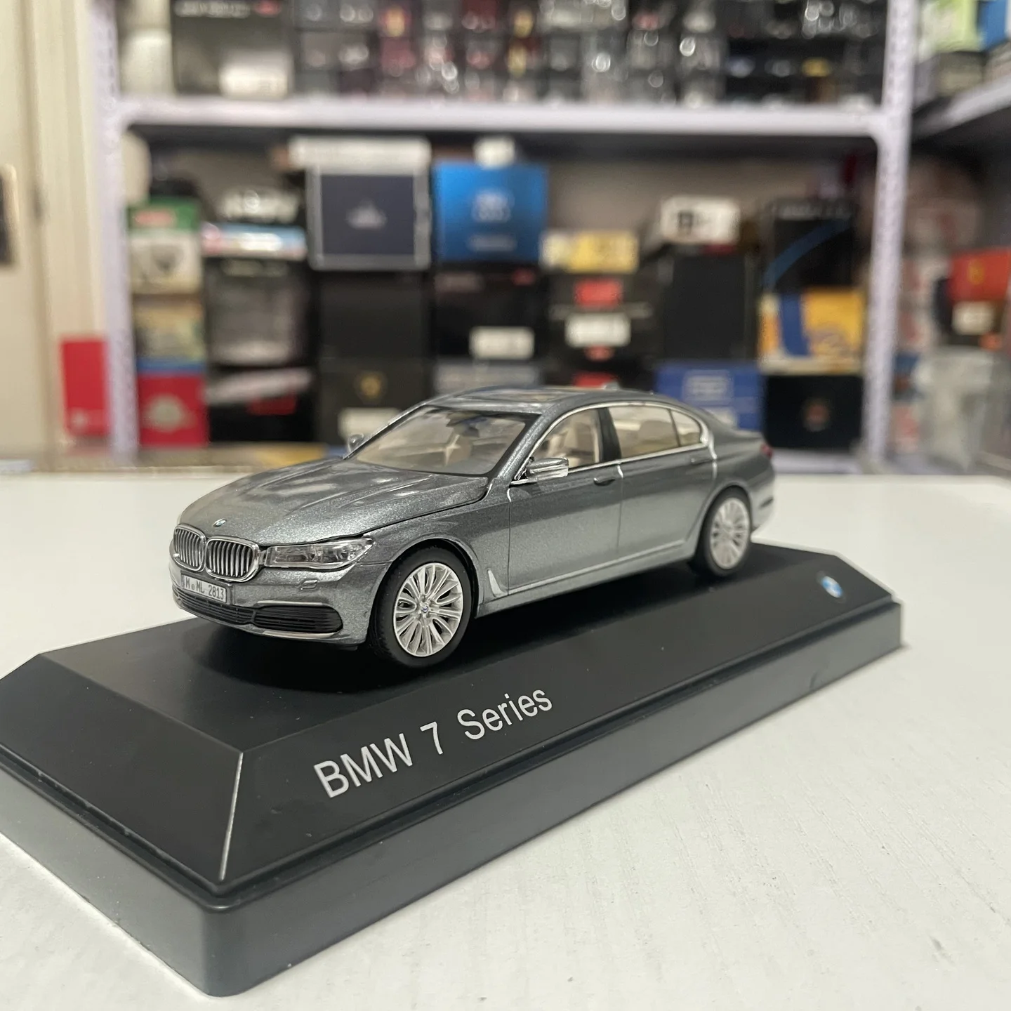 

1:43 Scale Diecast Alloy Grey BMW G12 750Li 2015-2022 Toys Cars Model Classics Nostalgia Adult Gifts Souvenir Static Display